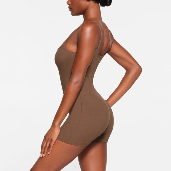 Skims soft lounge scoop onesie - Picture 2 of 6